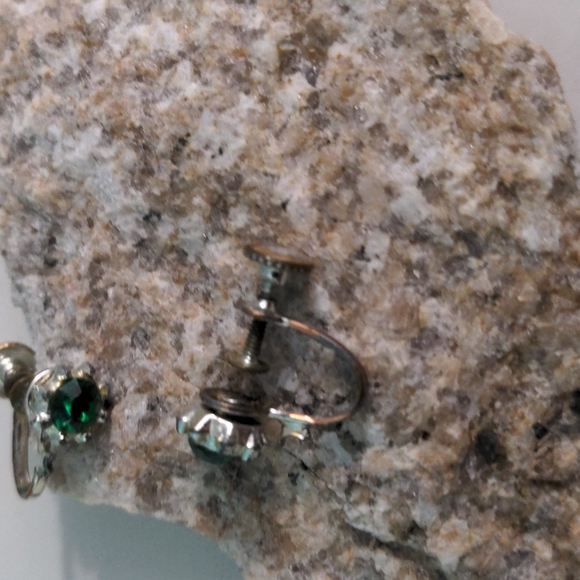 Vintage Screw on Earrings with green stone and crystals - Picture 2 of 8